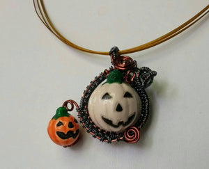 Wirewrapped Halloween pendant- cute pumpkins