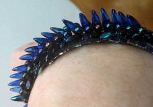 Spikey Glass in blues Bracelet with easy clasp